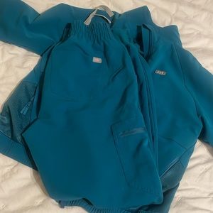Figs Sydney Scrub Jacket XS Pacific Blue and scrub pants xs fits small